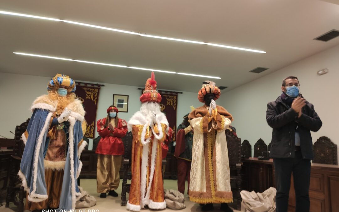 Recepción a los Reyes Magos en el salón de plenos