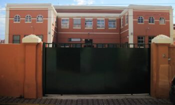 Una avería eléctrica en el colegio Buenos Aires obliga a suspender las clases en el reinicio del tercer trimestre del curso escolar