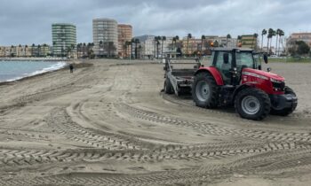 Playas refuerza el mantenimiento del litoral tras los efectos de ‘Karlotta’