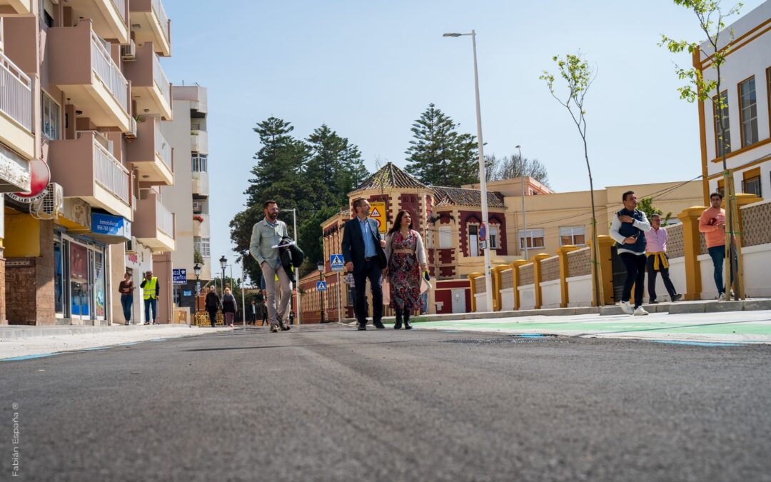 El alcalde inauguro ayer la nueva avenida de España.