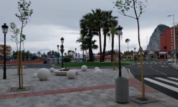 Instalado nuevo mobiliario urbano en la avenida de España