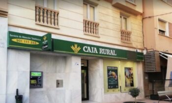 Atracan un banco en plaza la Iglesia un hombre armado y se da la fuga.
