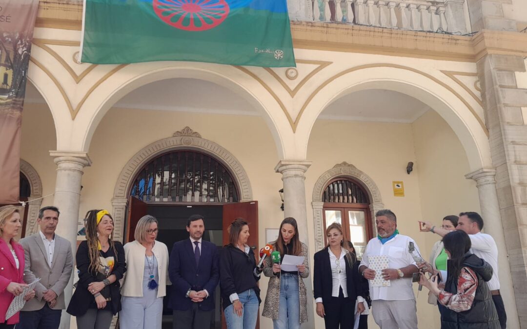 La Línea celebró el Día Internacional del Pueblo Gitano con lectura de un manifiesto e inauguración de una muestra cultural