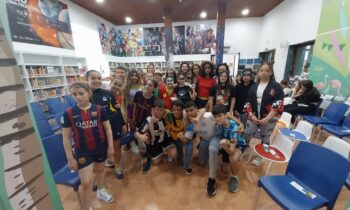 Alumnado de Secundaria participa en el I Desfile de cosplay juvenil celebrado en la Biblioteca