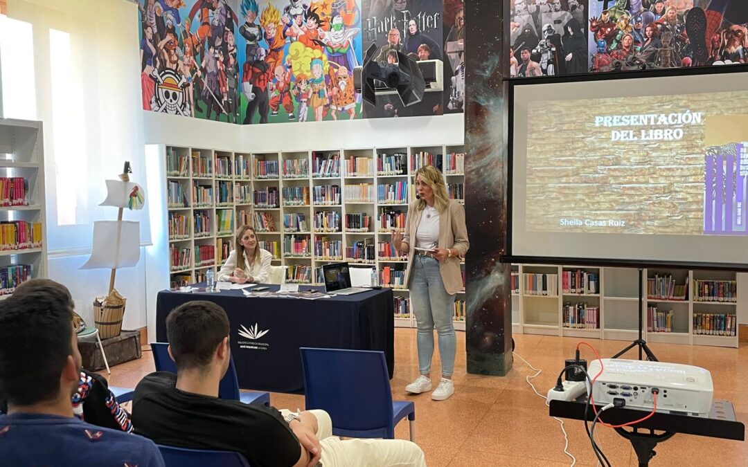 La Biblioteca acogió la presentación del libro de Sheila Casas “No soy yo. No eres tú. Soy solo un adolescente buscando mi sitio”