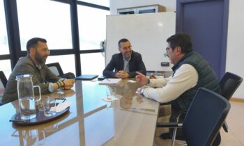 El Colegio Profesional de Agentes de Aduanas plantea al alcalde los perjuicios que la supresión de la frontera terrestre con Gibraltar puede acarrearles