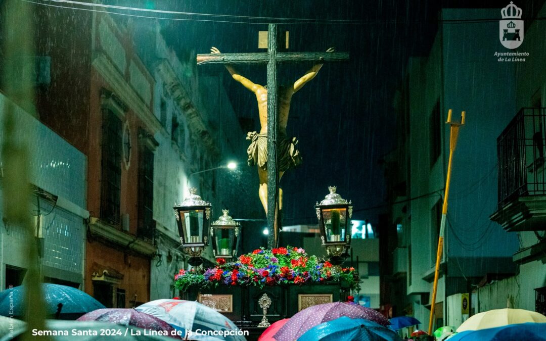 El alcalde lamenta las pérdidas económicas y la suspensión de estaciones de penitencia ocasionadas por la lluvia durante la Semana Santa