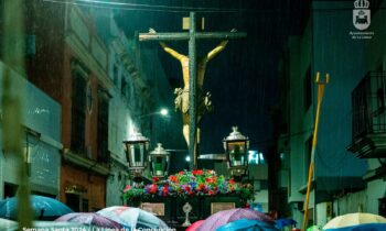 El alcalde lamenta las pérdidas económicas y la suspensión de estaciones de penitencia ocasionadas por la lluvia durante la Semana Santa