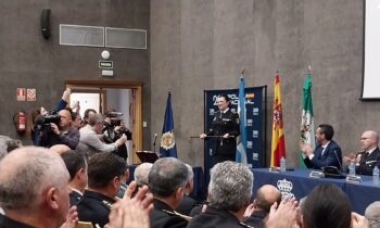 El alcalde asiste a la toma de posesión de M.ª José Martínez, primera mujer al frente de la comisaria de La Línea