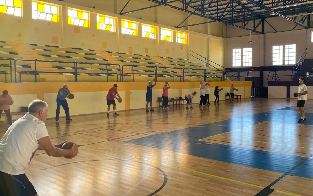 Deportes formaliza un contrato de servicios para la continuidad del programa de actividades deportivas para mayores