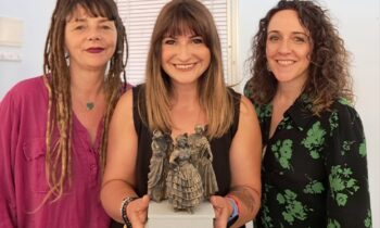187 personas han participado en el sorteo de una réplica de las Tres Gracias de Nacho Falgueras cuya ganadora ha sido Inmaculada García Pacheco