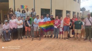 Izada la bandera LGTBI en la fachada del Ayuntamiento con motivo del Día Internacional del colectivo