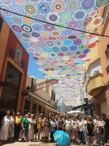 La delegación de Turismo acompañó a crocheteras de Alhaurín de la Torre en su visita a La Línea