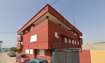 Técnicos de Diputación visitan la Ayudantía Militar de Marina para evaluar la posible ubicación en las instalaciones de la Jefatura de Policía Local