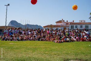 El alcalde visita el campamento de verano del Linense Tenis Club