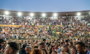 El alcalde destaca el impacto positivo en la economía de la ciudad del ciclo de conciertos En La Línea Música
