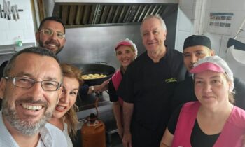 Las confiterías linenses multiplican su actividad para satisfacer la enorme demanda del Día de la Japonesa