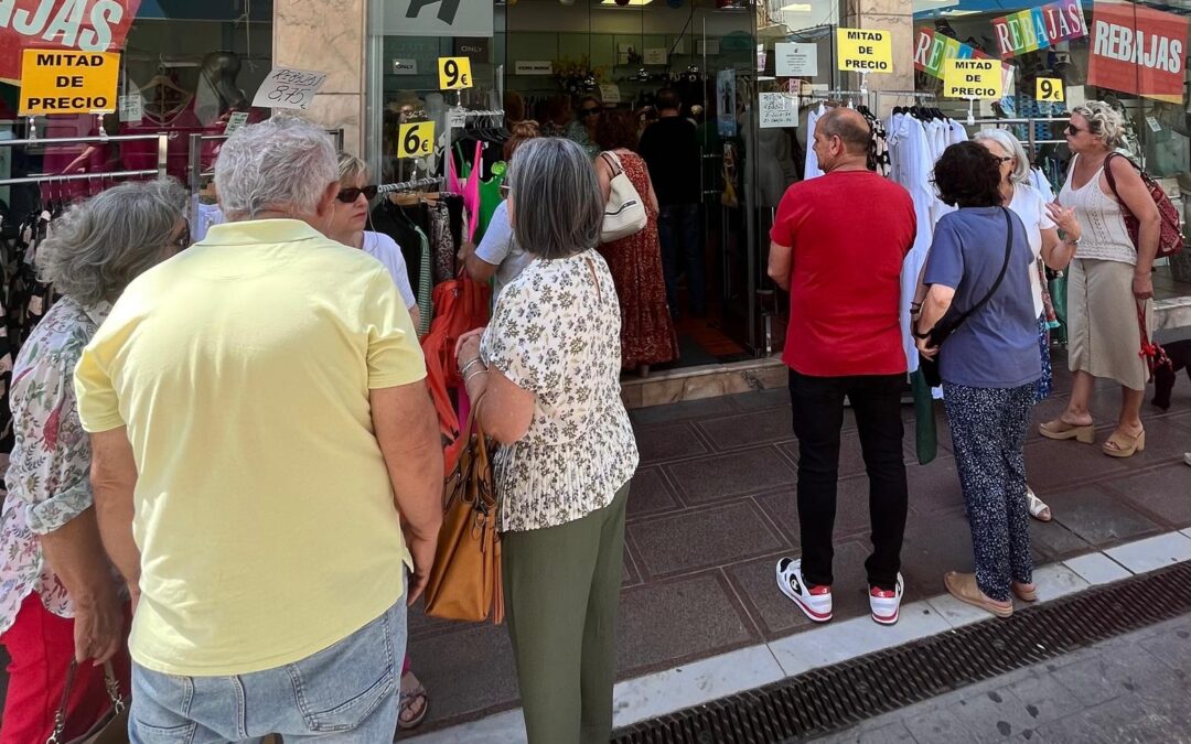 El éxito del Sábado de farolillos permite a los comerciantes pensar en repetirlo el sábado próximo