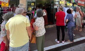 El éxito del Sábado de farolillos permite a los comerciantes pensar en repetirlo el sábado próximo