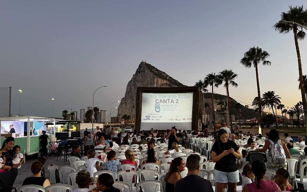 Cambio de ubicación del cine verano hoy viernes.