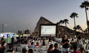 Cambio de ubicación del cine verano hoy viernes.