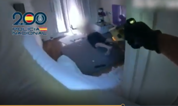 Video:La Policía Nacional de La Línea rescata a una mujer que estaba siendo agredida en su domicilio por su expareja