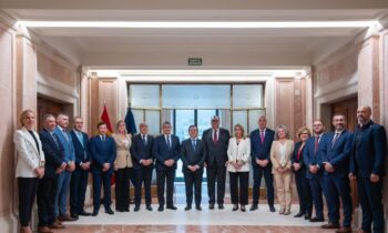 Albares traslada a los alcaldes “que se continúa negociando” al existir aún asuntos que cerrar para el Acuerdo Brexit