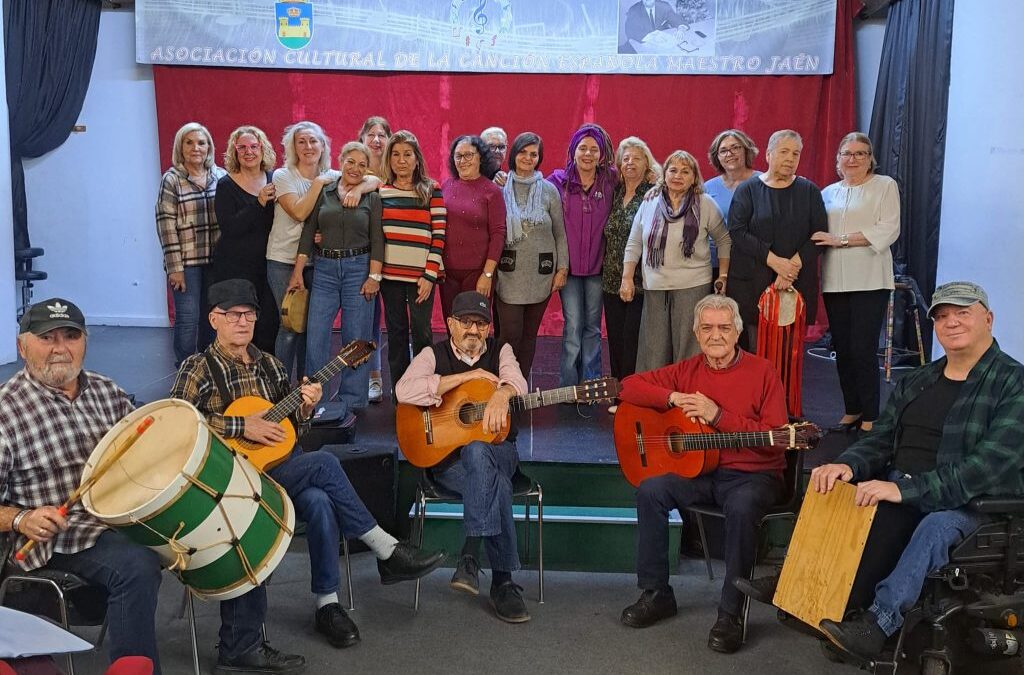 Raquel Ñeco y Mercedes Atanet visitan el Taller de Canto de la Casa de la Cultura