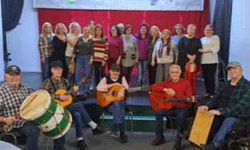 Raquel Ñeco y Mercedes Atanet visitan el Taller de Canto de la Casa de la Cultura