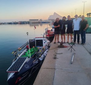 Javier Vidal recibió en el Puerto de la Atunara a la expedición noruega NorgeTilAfrica en su travesía a remo hacia el continente africano